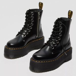 ♠️ Dr. Martens Jadon MAX Platform Boots (US 7, EU 38)